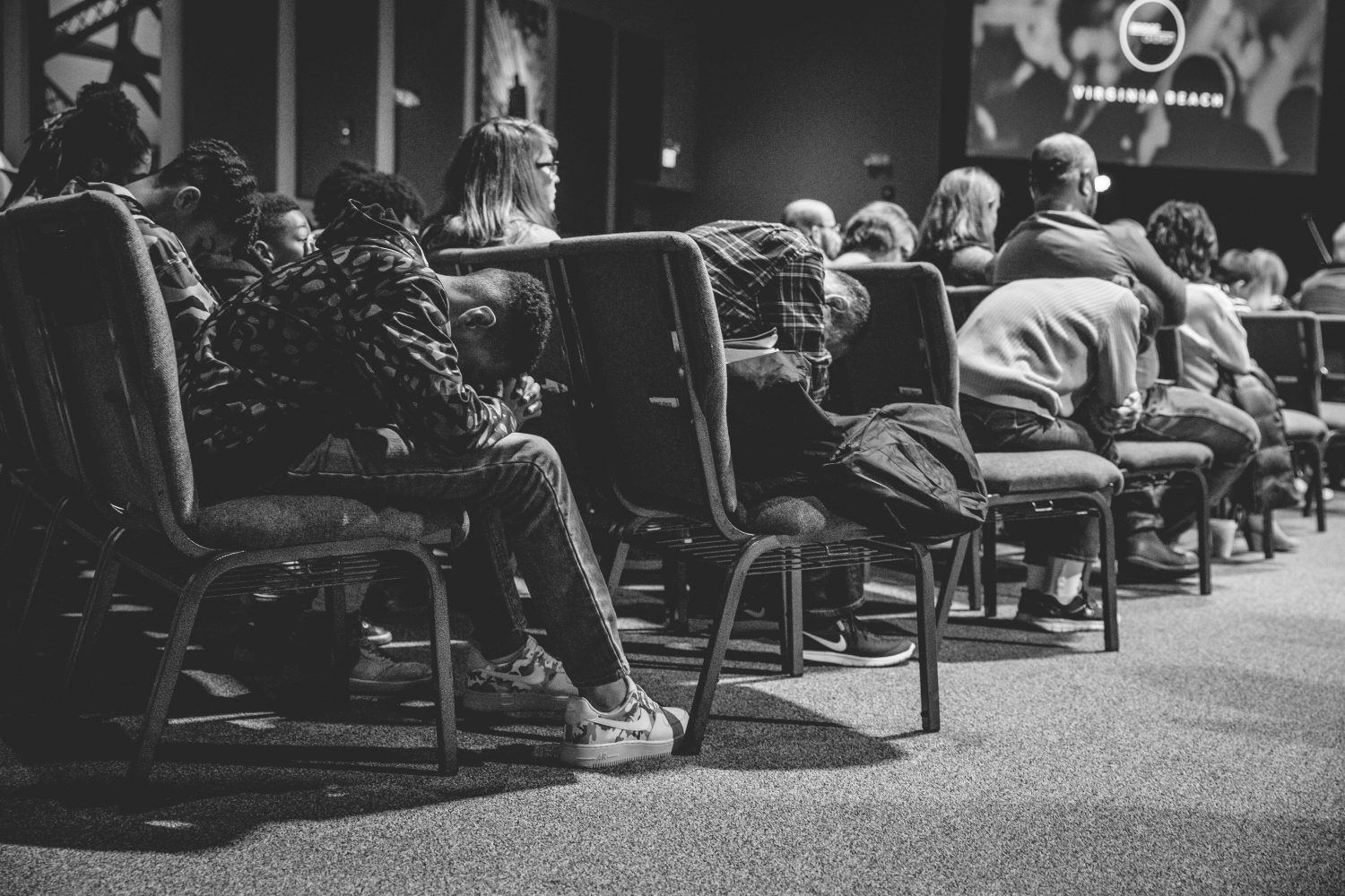 20190127_SS-49 Prayer during Sunday service at Virginia Beach